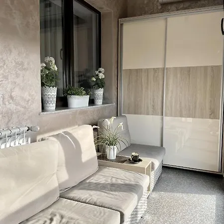 Apartment Away From - Dristor Bucharest