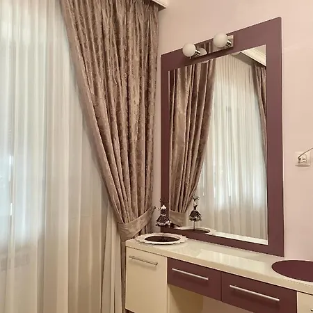 Away From - Dristor Apartment