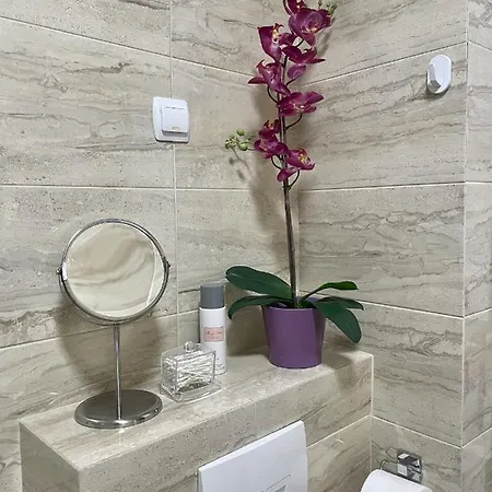 Appartement Away From - Dristor Boekarest