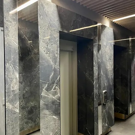 Appartement Away From - Dristor Boekarest